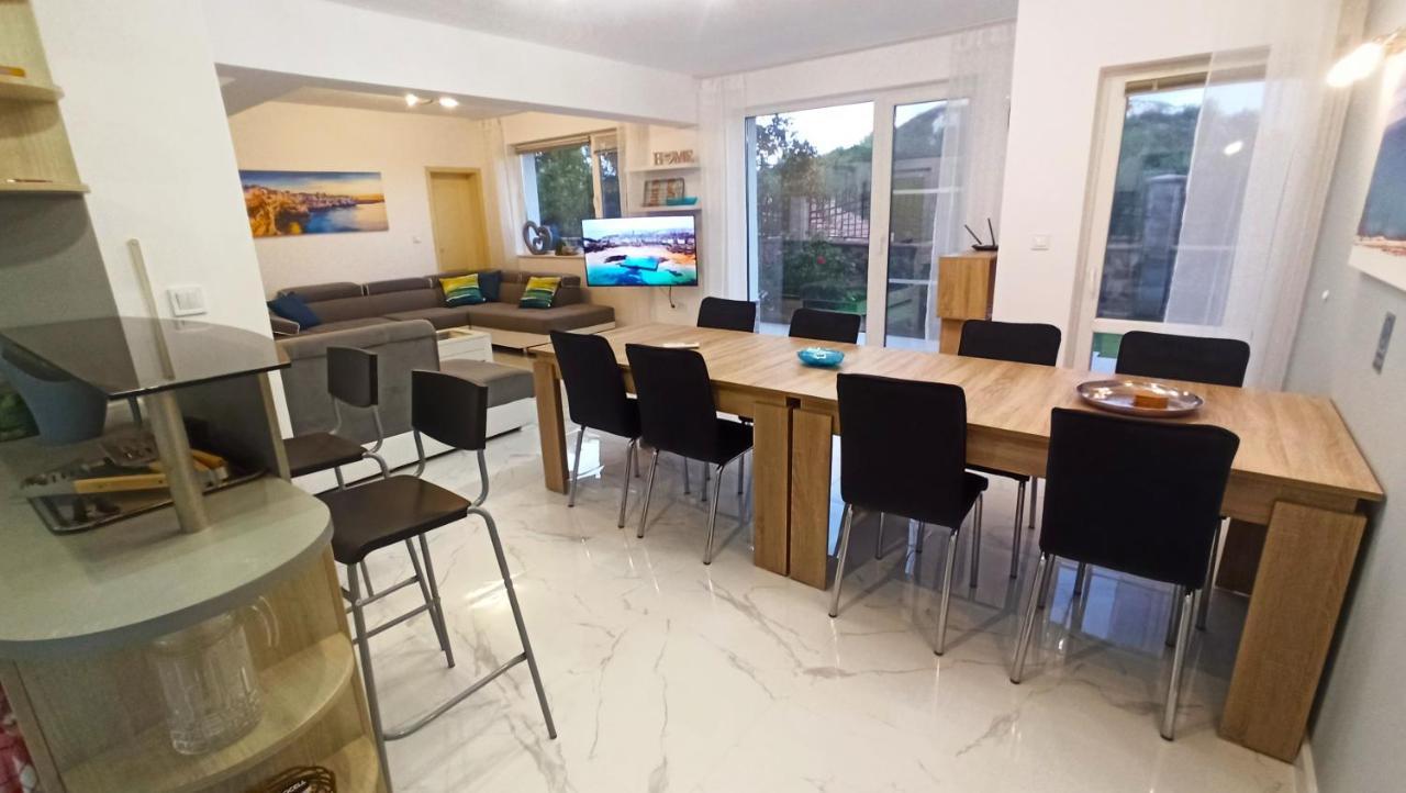 Arode Villa Ovidius - Apartments Baltsjik Buitenkant foto
